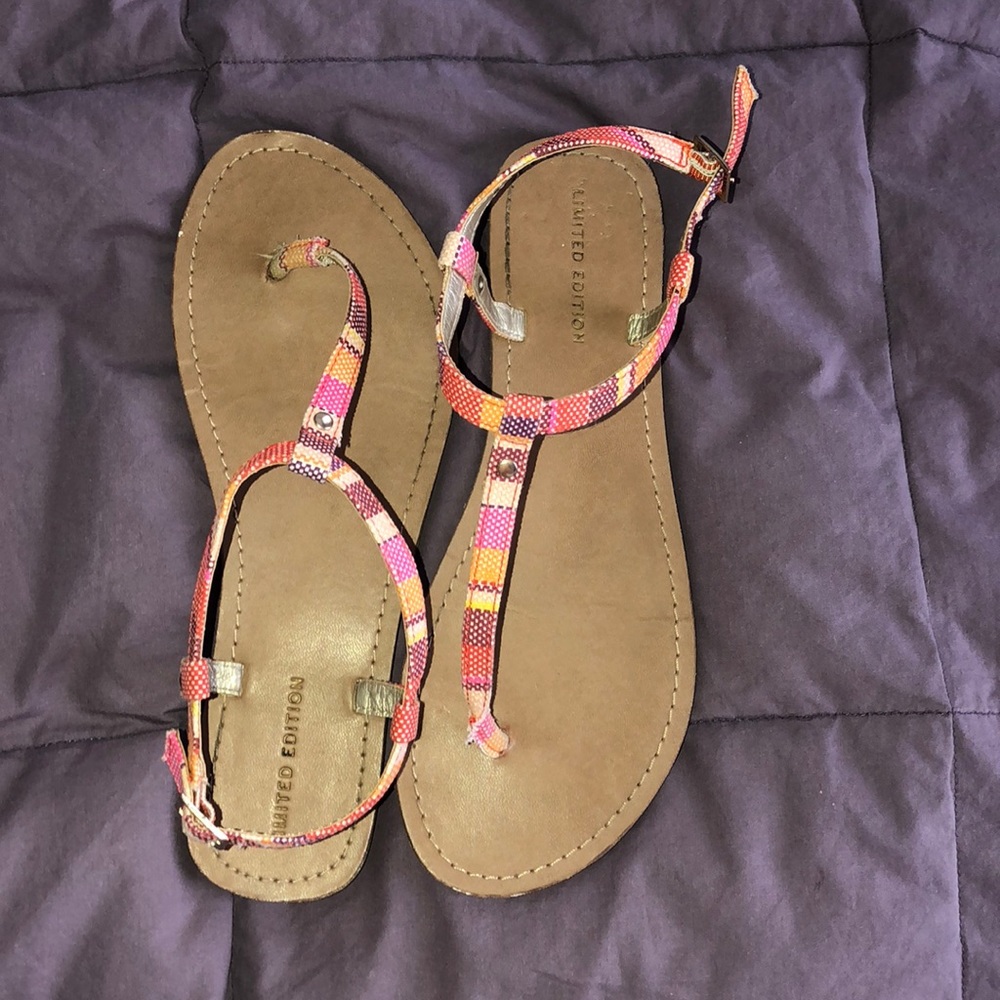 strappy summer sandals !!